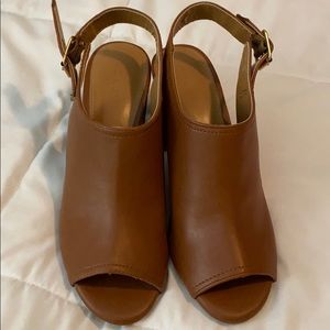 Old navy camel block heel peep toe shoes